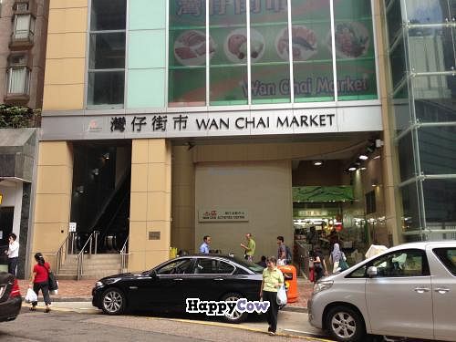 the stand is just opposite this entrance of WanChai market at Fu Wing - Wan Chai in Hong Kong Island