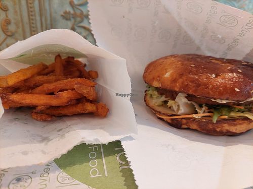 Sweet potato fries and burger for 15.5 KM at Veganer  in Sarajevo