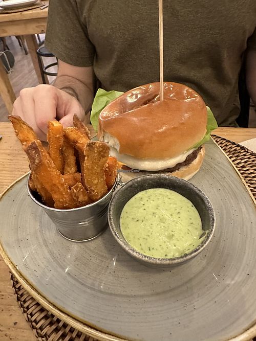 Cheeseburger   at Café Floh in Barcelona