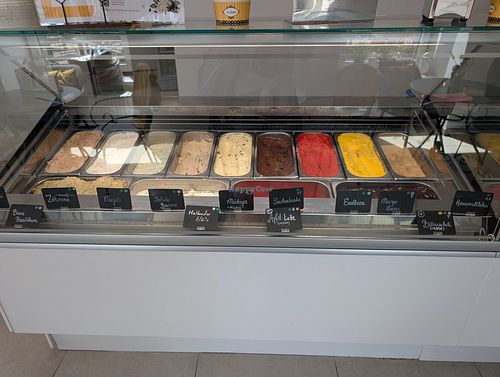 Vegan ice cream cabinet at Zuckero 3400 in Klosterneuburg