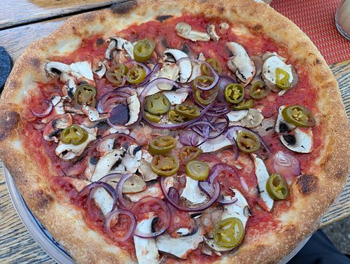 Vegan peperoni was not available, so we opted for mushrooms instead at Am Rathaus in Fuessen