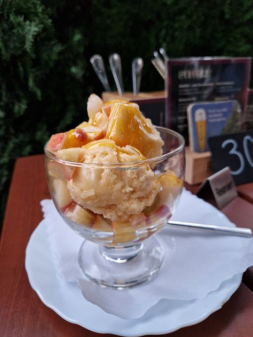 Mangosorbet mit Früchten at Gasthof Hecht in Sulz Am Neckar