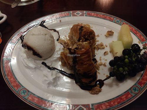 Baklava (3pc) with vanilla ice cream and whipped cream at Tekinev in Groningen