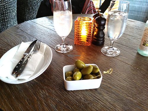 Olives and ginger beer at Olivia Zachariasbryggen in Bergen