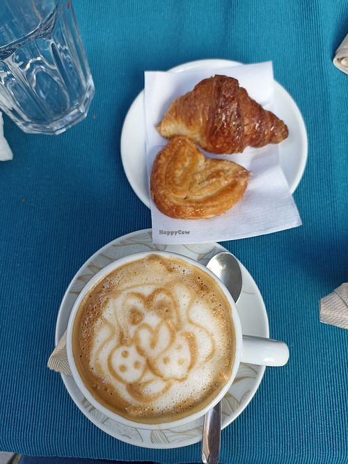 cafe con leite de soia e doces veganos at O Bo Xantar in Pontevedra