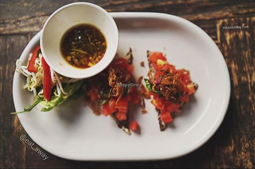 mini pizza at Soma Cafe in Ubud