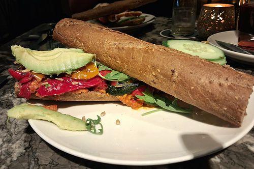 Baguette gegrilde groenten, paprikaspread en avocado at Bardot in Enschede