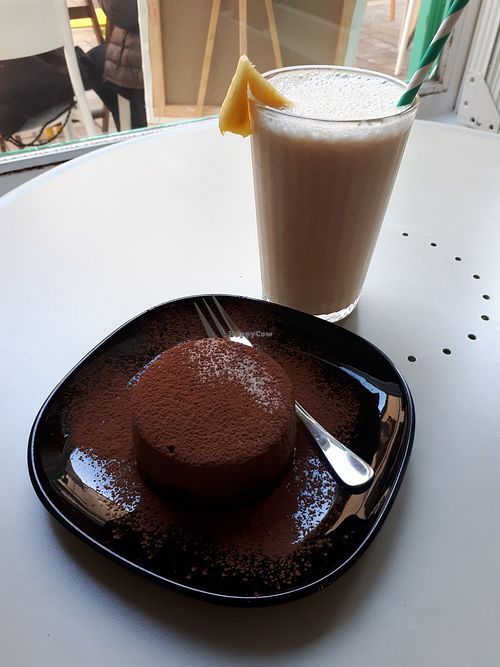 Chocolate cake and pineapple/banana smoothie at REVIV in Malaga