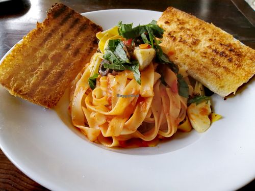 Pasta putanesca con alcachofas  at Raíces Atitlán in Santiago Atitlan