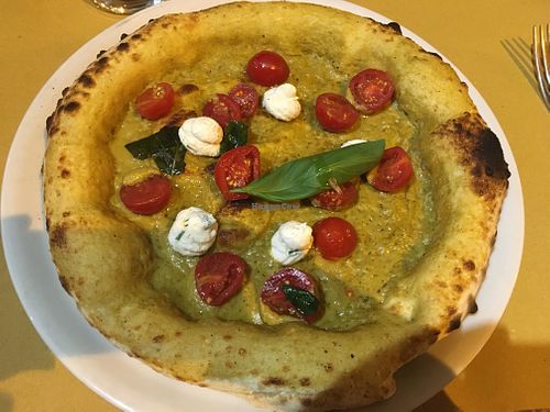 Vegan pizza at Il Rovescio in Bologna