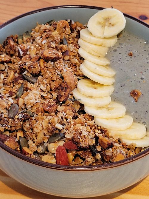 Spirulina bowl at Spirulina in Paris