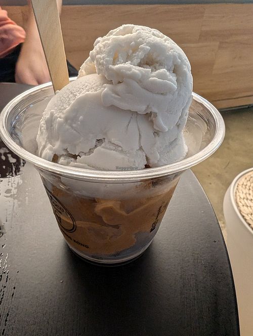 Double cup - Thai tea and coconut at So Coco in Hong Kong Island