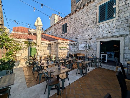 Courtyard seating at Peppers in Dubrovnik