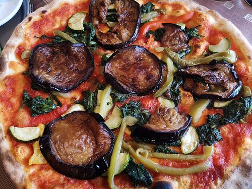 Vegan pizza at Via Pasto in Pertisau
