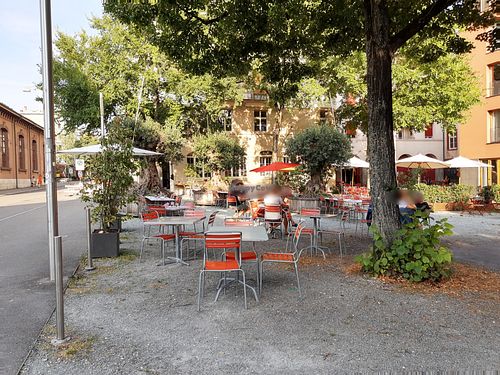 Outdoor seating at Klingeli in Basel