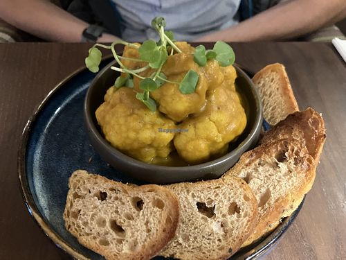 Starter curried cauliflower   at Kings Head in Richmond