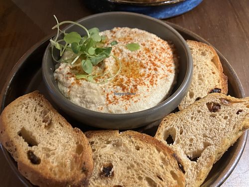 Starter hummus   at Kings Head in Richmond
