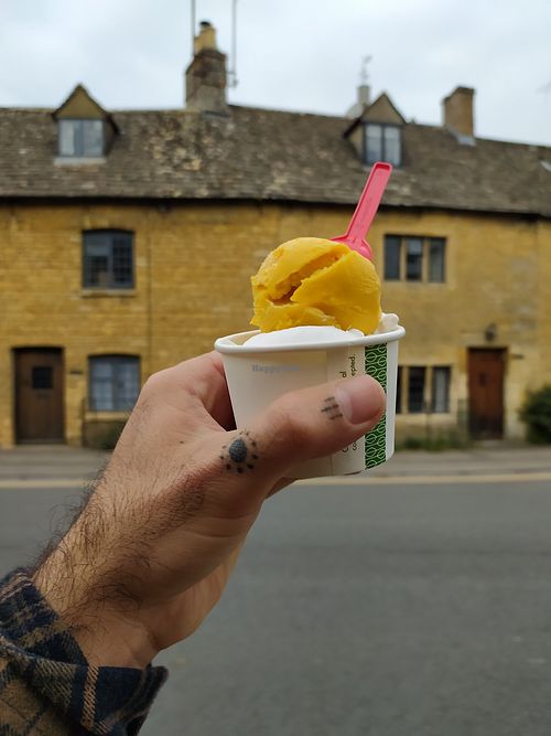 Nice location at Fairy Gelato & Cakes Lora Nova in Bourton-on-the-water