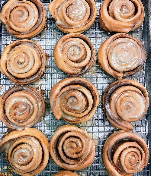 Cinnamon roll at Scoop 'n Dough - El Corte Ingles in Lisbon