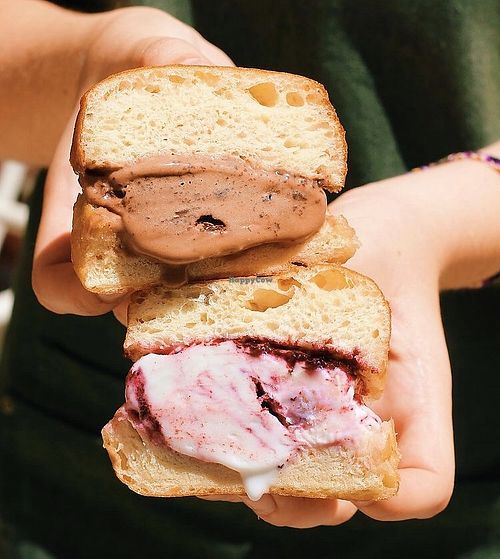 Ice cream sandwich at Scoop 'n Dough - El Corte Ingles in Lisbon