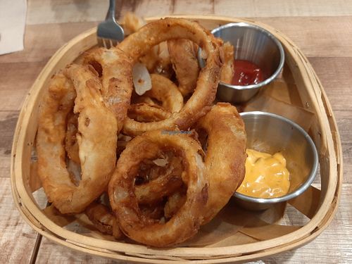 onion rings at Loving Hut - Yeoksam Branch 러빙헛 서울 역삼점 in Seoul