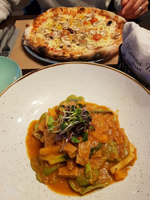 Vegan ravioli and vegetarian pizza at Mamma Mia in Zadar