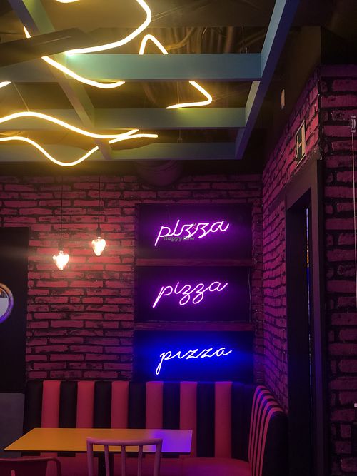 vibe at Freedom Pizza in Madrid