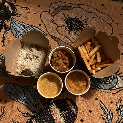 Tadka dahl & masala chips (hot), Persian chole, Baingan bharta and pilao rice (cold/not heated properly)  at Tawa Kitchen in Cambridge