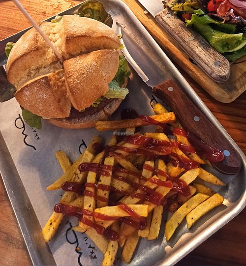 Burger vegana at Aka'ula in Zarautz