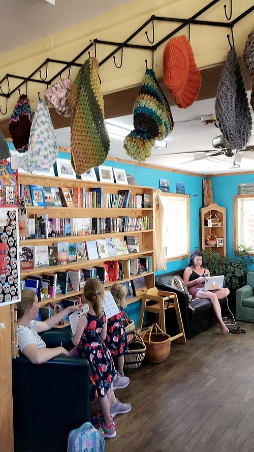 chill vibes w free WiFi  at Tumbleweeds Bookstore and Cafe in Gardiner