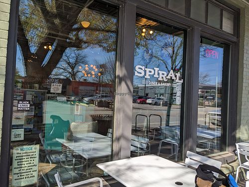Outdoor dining at Spiral Diner & Bakery in Fort Worth