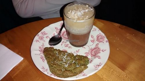 Verrine of chocolate, nuts and fruits with a cracker with cardamom at Les Amants du Marche in Pau