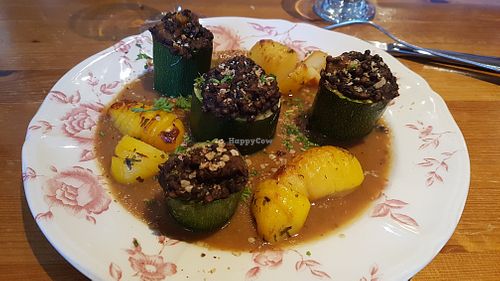 Stuffed zucchinis with lentils and potatoes at Les Amants du Marche in Pau