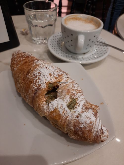Vegan pistachio croissant and a soy cappuchino at Leopoldo Cafebar in Naples
