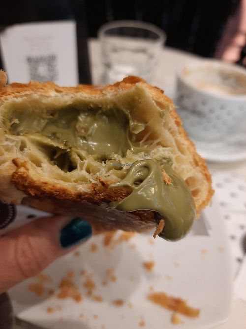 Sweet pistachio filling at Leopoldo Cafebar in Naples