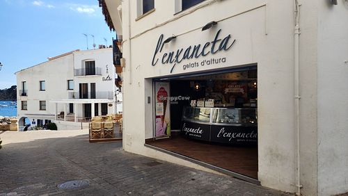Outside at L'enxaneta Gelats d'altura in Palafrugell