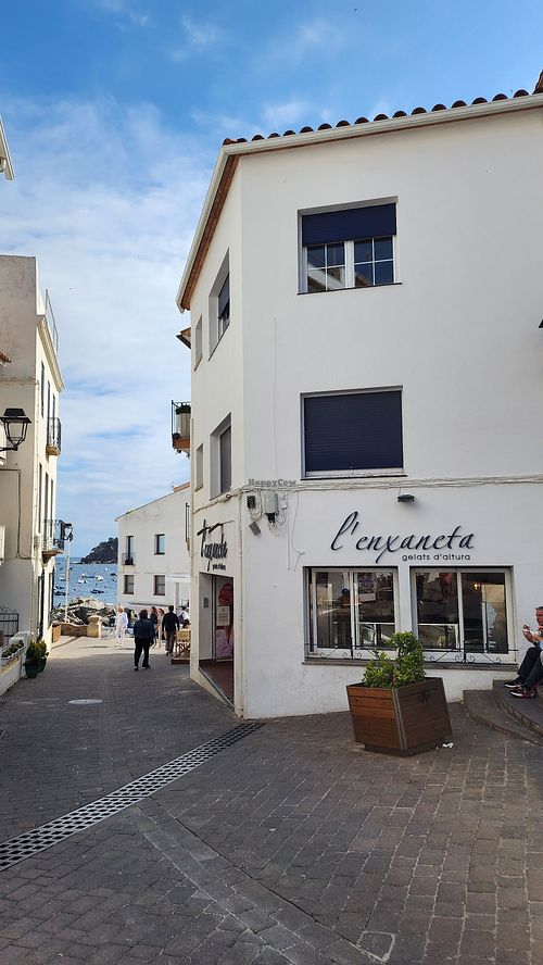 Outside at L'enxaneta Gelats d'altura in Palafrugell