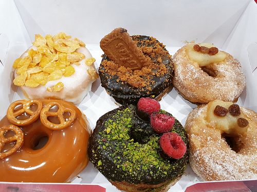 Lemon and cereals, Lotus biscuits, Apfelstrudel, salted caramel, choco and Pistachio, Apfelstrudel again at Royal Donuts in Innsbruck