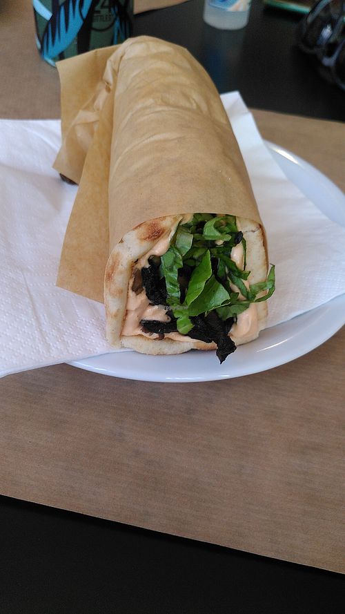 Vegan souvlaki with mushrooms and tempeh at Demetra in Chalkis