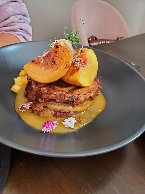 Peach Brioche at SAUG.E cuisine végane in Sherbrooke