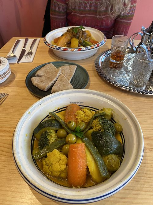 Tajine et couscous légume avec une sélection de délicieux thes #Veganuary at Alhamra in Granada