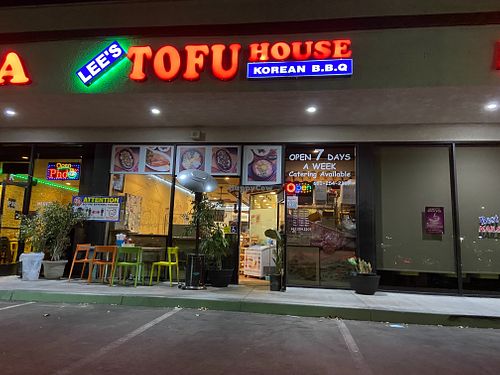 Store front at Lee's Korean BBQ & Tofu House in Valencia