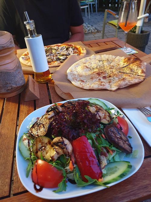 Salat mit Grillgemüse und Balsamicodressing at Olive in Giessen