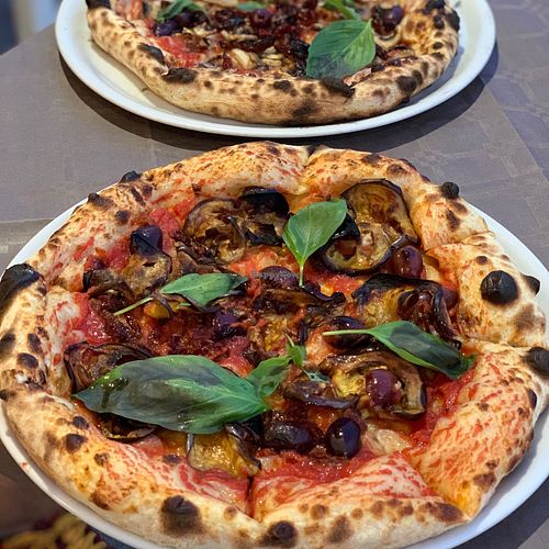 The best pizza in the village - Maximilian Pizzeria at Vegan Food Tour Mussomeli in Mussomeli
