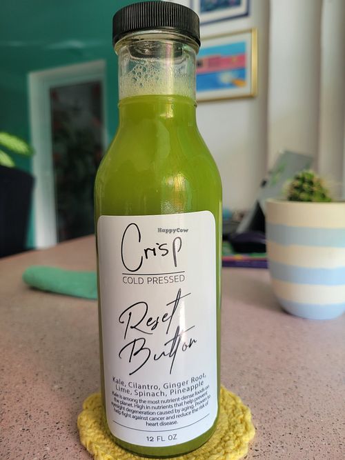 Fresh pressed juice at Crisp in Roatan