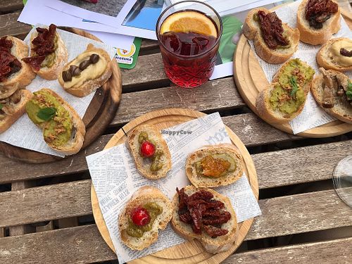 Cicchetti vegani at L'ombra de vin Bacaro Poetico in Pavia