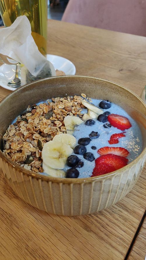 Blue bowl at Lavendi Coffee in Leiden