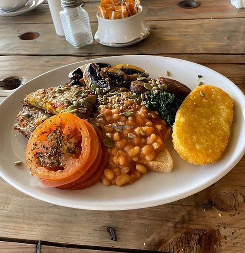 Big vegan breakfast at Ravy Country Kitchen in Northbridge