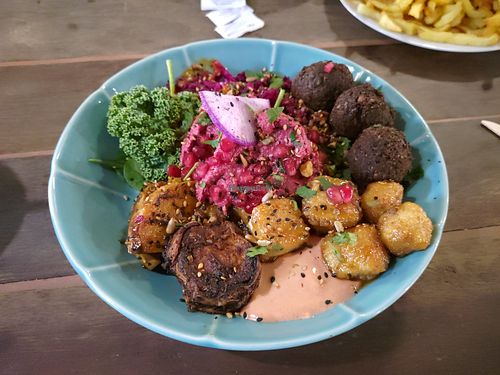 Hippie vegan bool with extra tofu terriaki at Mamaona in Montpellier