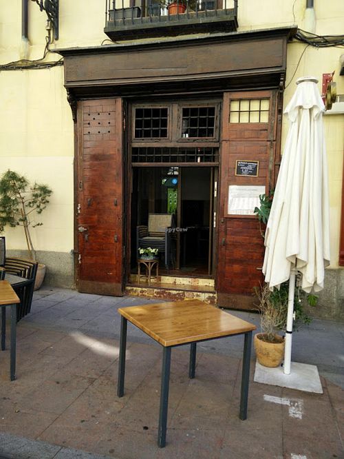 The unassuming frontage at Cocina Vegetariana Internacional in Madrid